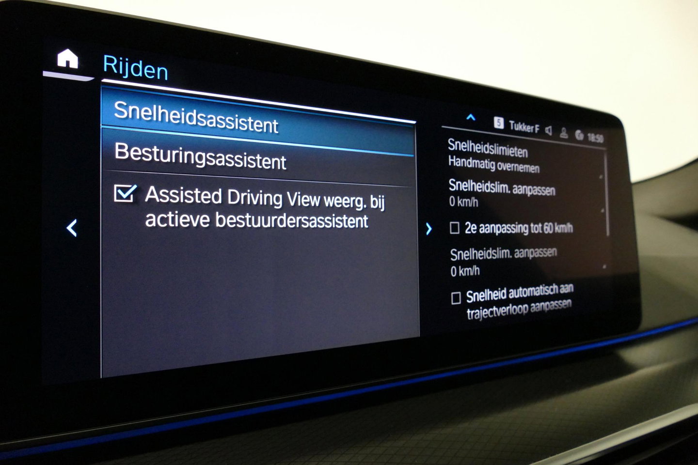 BMW 5 Serie 530e xDrive M Sport / M sport Bodykit / Elektr. verstelbare voorstoelen / 20'' LMV / Stoelverwarming / Ambienteverlichting / Full LED / Apple Carplay - Android Auto / Achteruitrijcamera / Sport stoelen / Dodehoek detectie / Lederen bekleding / Grootlichta