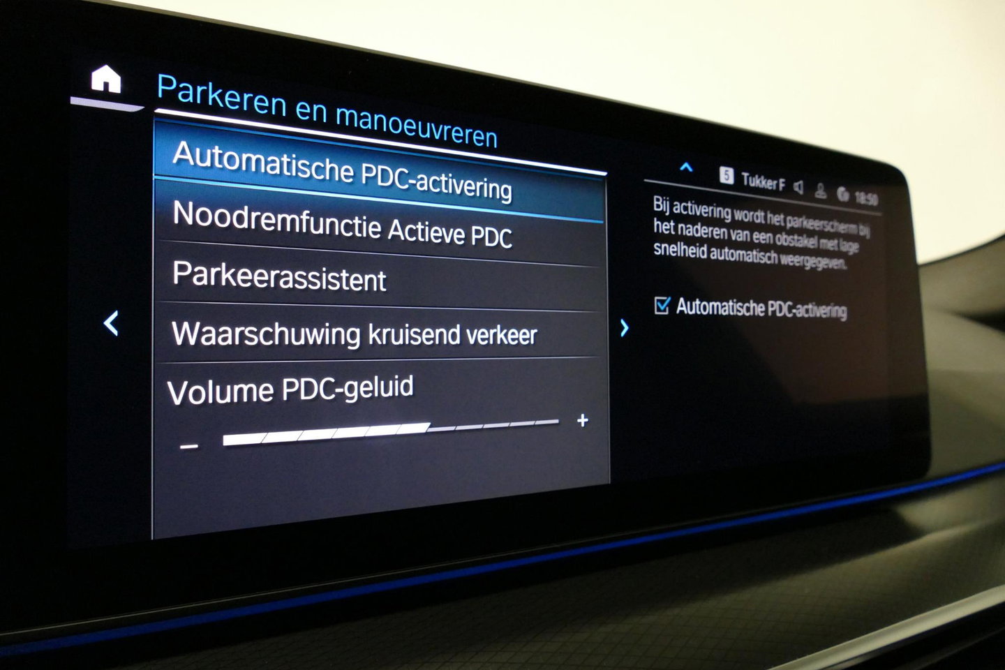 BMW 5 Serie 530e xDrive M Sport / M sport Bodykit / Elektr. verstelbare voorstoelen / 20'' LMV / Stoelverwarming / Ambienteverlichting / Full LED / Apple Carplay - Android Auto / Achteruitrijcamera / Sport stoelen / Dodehoek detectie / Lederen bekleding / Grootlichta