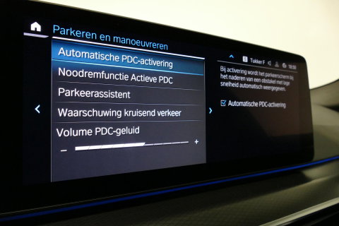 BMW 5 Serie 530e xDrive M Sport / M sport Bodykit / Elektr. verstelbare voorstoelen / 20'' LMV / Stoelverwarming / Ambienteverlichting / Full LED / Apple Carplay - Android Auto / Achteruitrijcamera / Sport stoelen / Dodehoek detectie / Lederen bekleding / Grootlichta