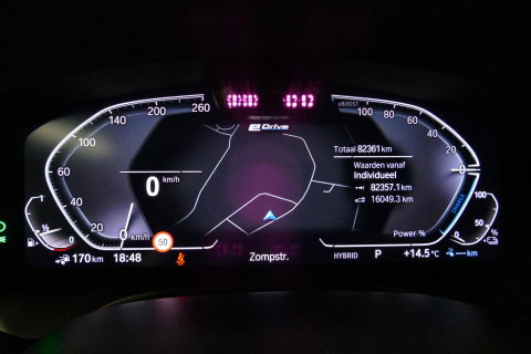 BMW 5 Serie 530e xDrive M Sport / M sport Bodykit / Elektr. verstelbare voorstoelen / 20'' LMV / Stoelverwarming / Ambienteverlichting / Full LED / Apple Carplay - Android Auto / Achteruitrijcamera / Sport stoelen / Dodehoek detectie / Lederen bekleding / Grootlichta