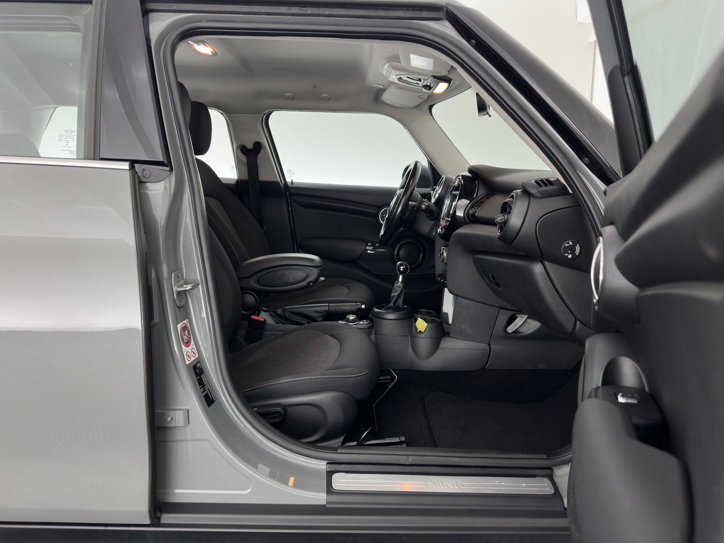 MINI 5-deurs 1.5 One D Business *NAVI-FULLMAP | AIRCO | CRUISE | PDC | COMFORT-SEATS | 16''ALU*