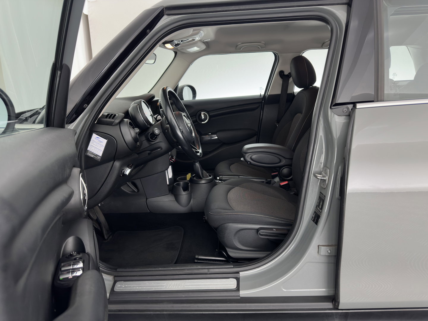 MINI 5-deurs 1.5 One D Business *NAVI-FULLMAP | AIRCO | CRUISE | PDC | COMFORT-SEATS | 16''ALU*