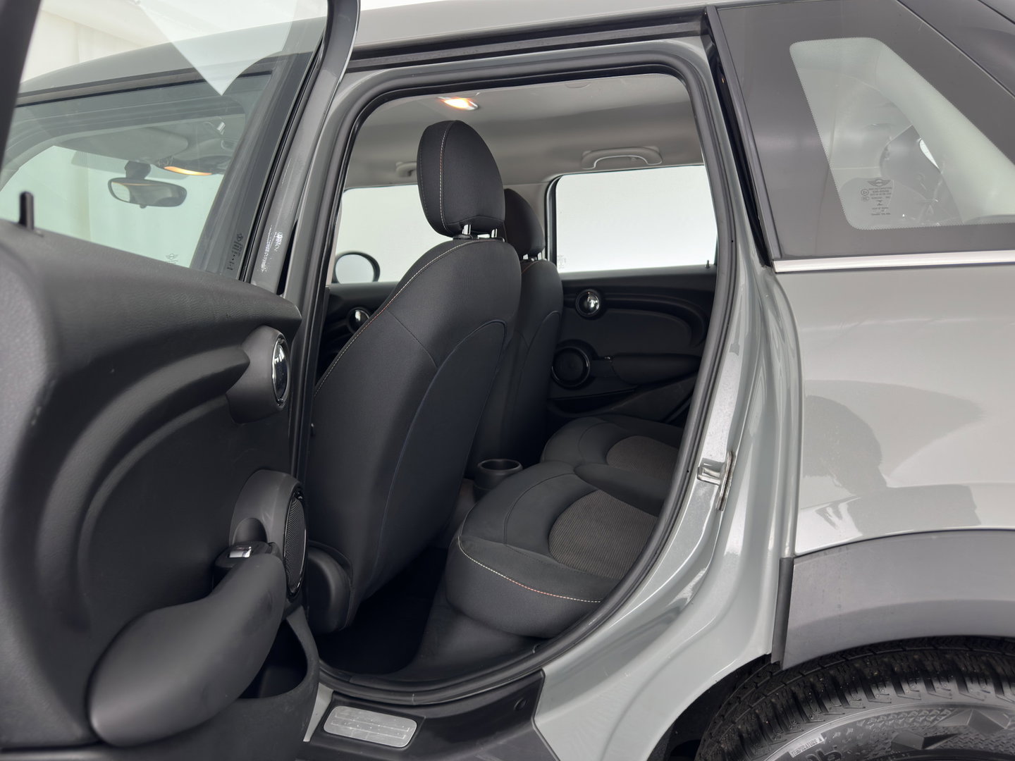 MINI 5-deurs 1.5 One D Business *NAVI-FULLMAP | AIRCO | CRUISE | PDC | COMFORT-SEATS | 16''ALU*