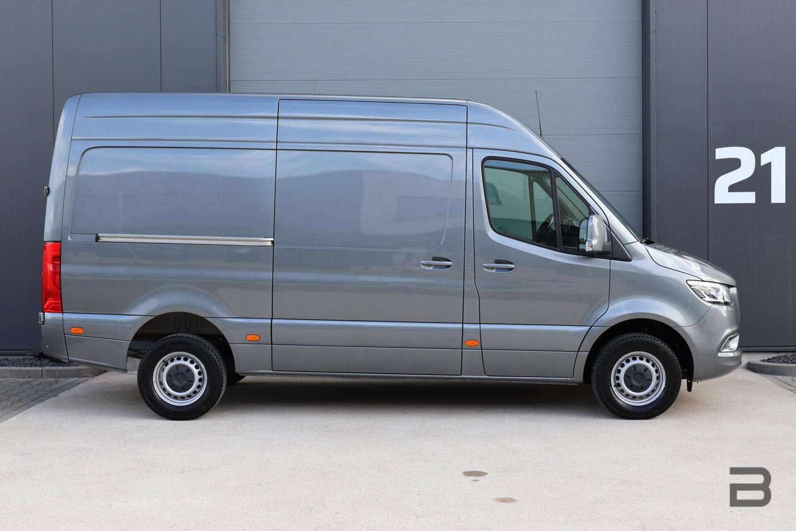 Mercedes-Benz Sprinter bestel 319 1.9 CDI L2H2 / LED / Geveerde Stoel / Groot Navi / Leer / Camera