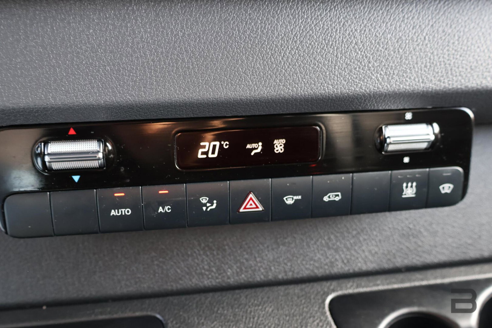 Mercedes-Benz Sprinter bestel 319 1.9 CDI L2H2 / LED / Geveerde Stoel / Groot Navi / Leer / Camera