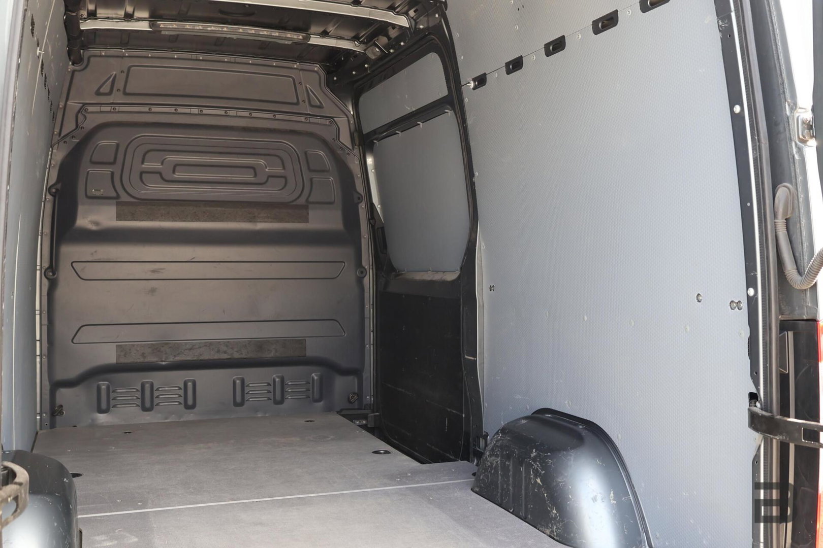 Mercedes-Benz Sprinter bestel 319 1.9 CDI L2H2 / LED / Geveerde Stoel / Groot Navi / Leer / Camera