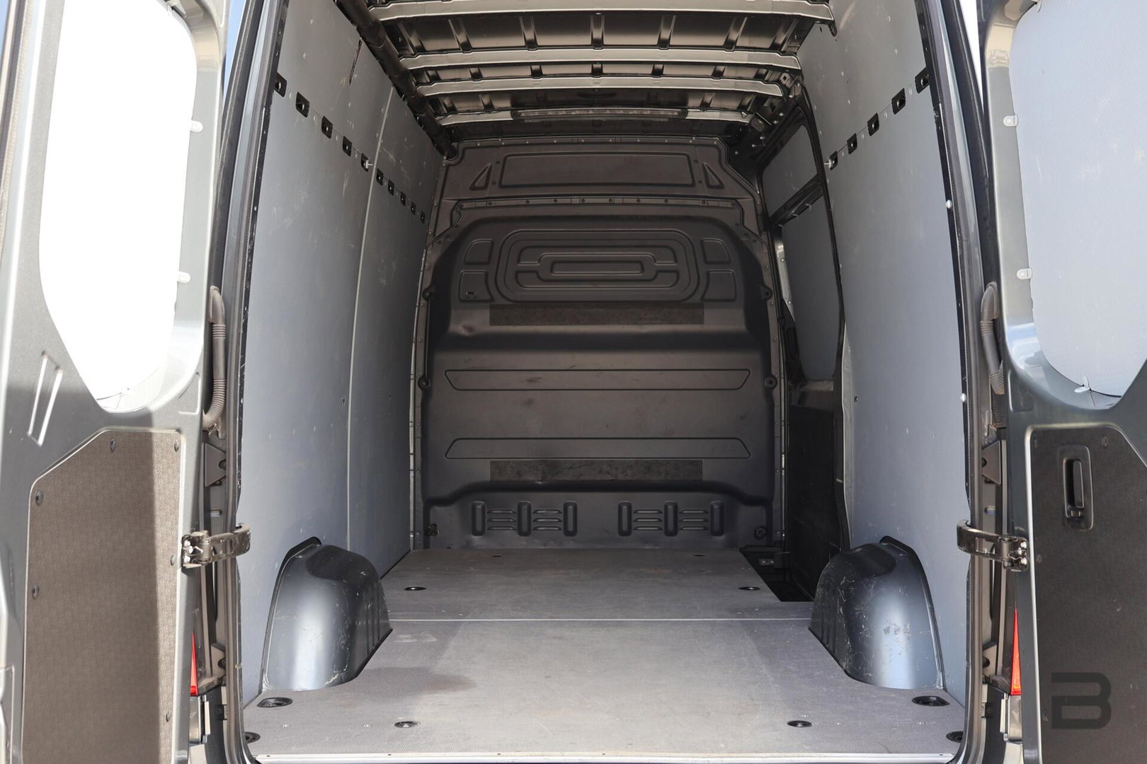 Mercedes-Benz Sprinter bestel 319 1.9 CDI L2H2 / LED / Geveerde Stoel / Groot Navi / Leer / Camera