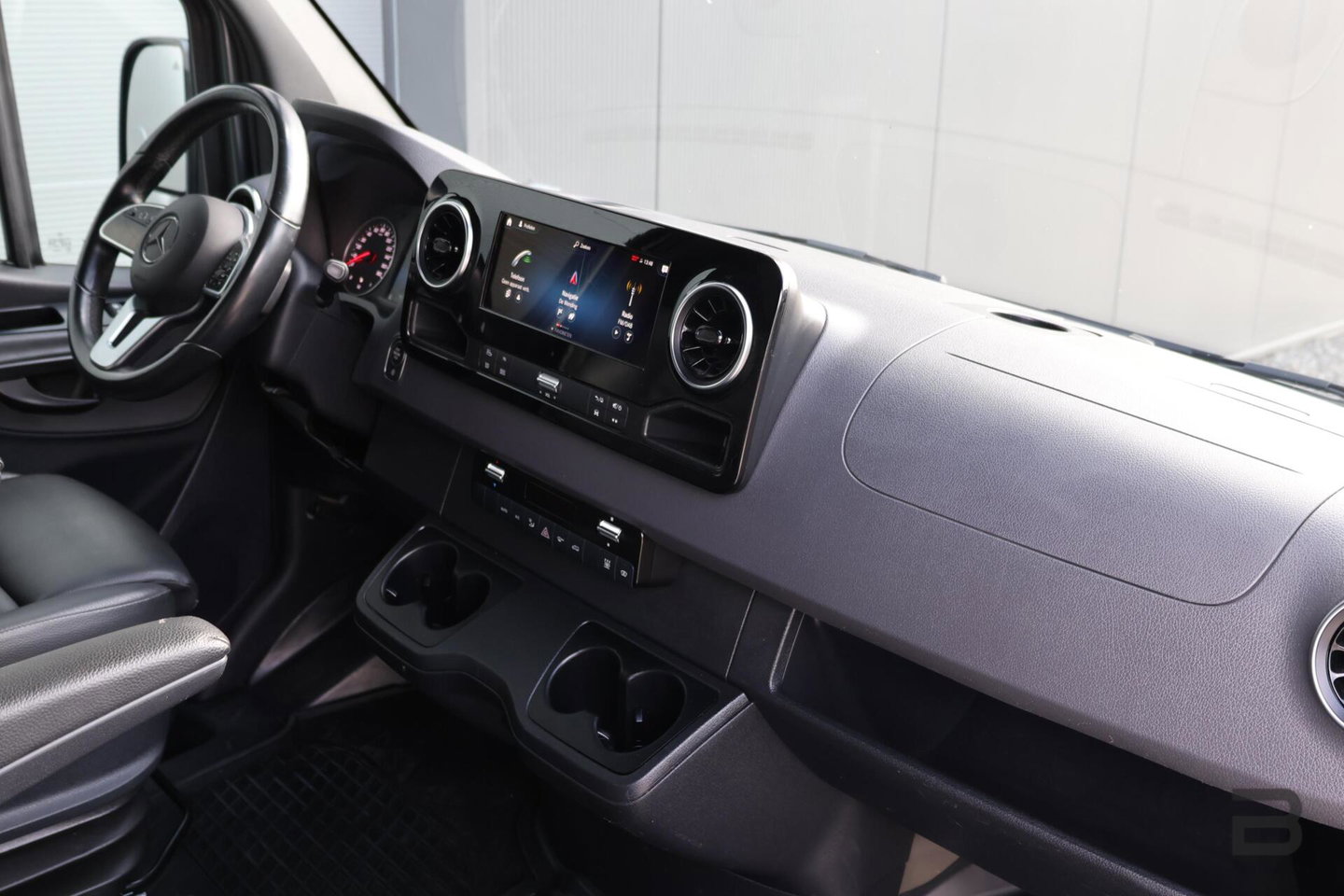 Mercedes-Benz Sprinter bestel 319 1.9 CDI L2H2 / LED / Geveerde Stoel / Groot Navi / Leer / Camera