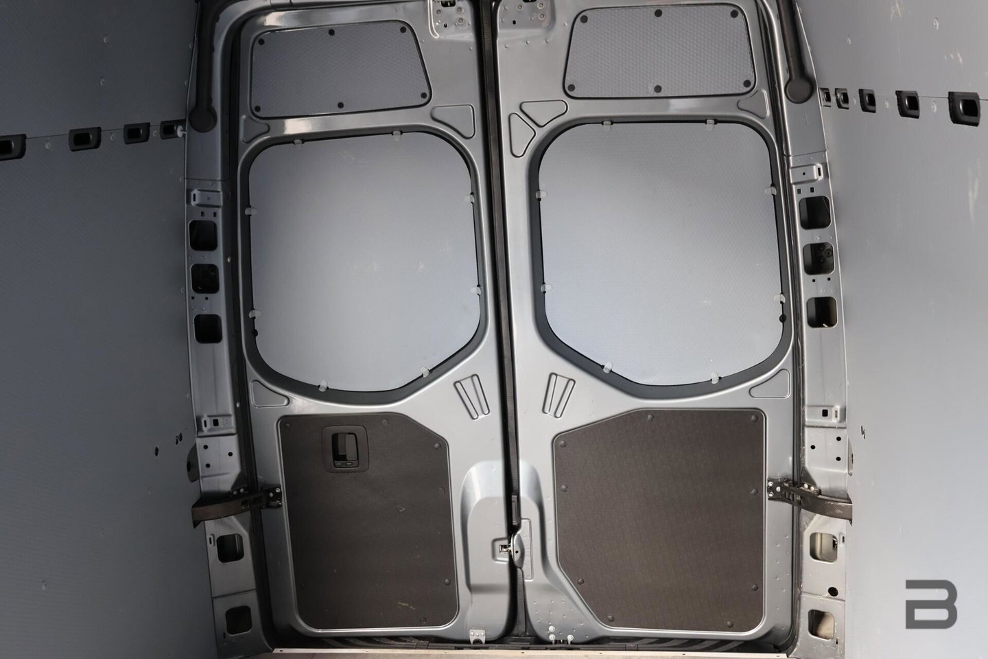 Mercedes-Benz Sprinter bestel 319 1.9 CDI L2H2 / LED / Geveerde Stoel / Groot Navi / Leer / Camera