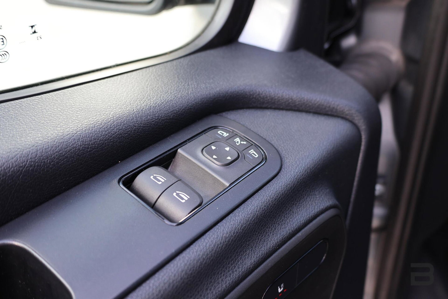 Mercedes-Benz Sprinter bestel 319 1.9 CDI L2H2 / LED / Geveerde Stoel / Groot Navi / Leer / Camera