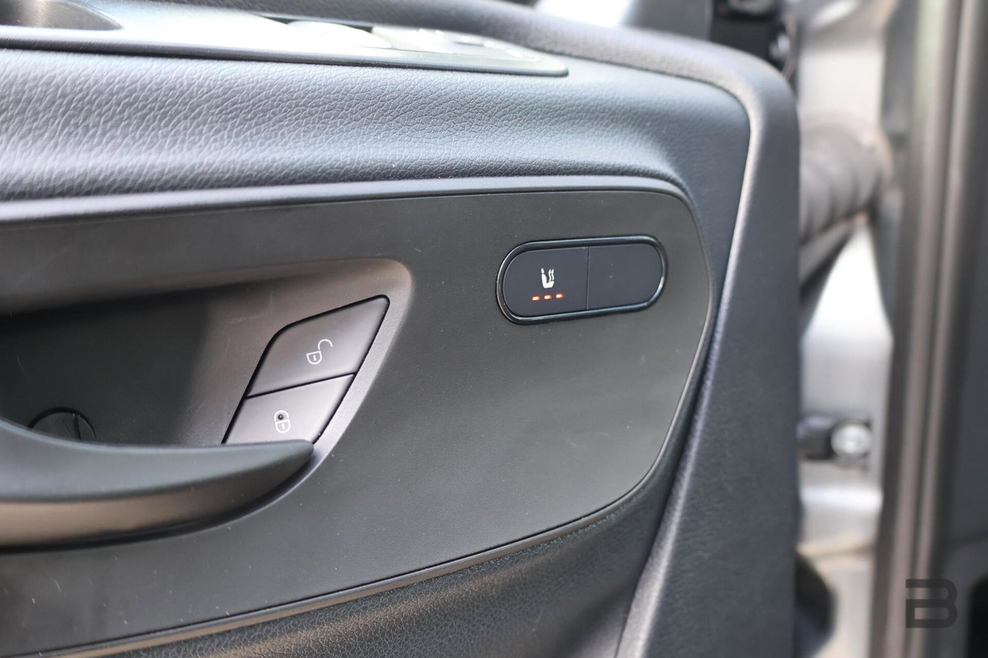 Mercedes-Benz Sprinter bestel 319 1.9 CDI L2H2 / LED / Geveerde Stoel / Groot Navi / Leer / Camera