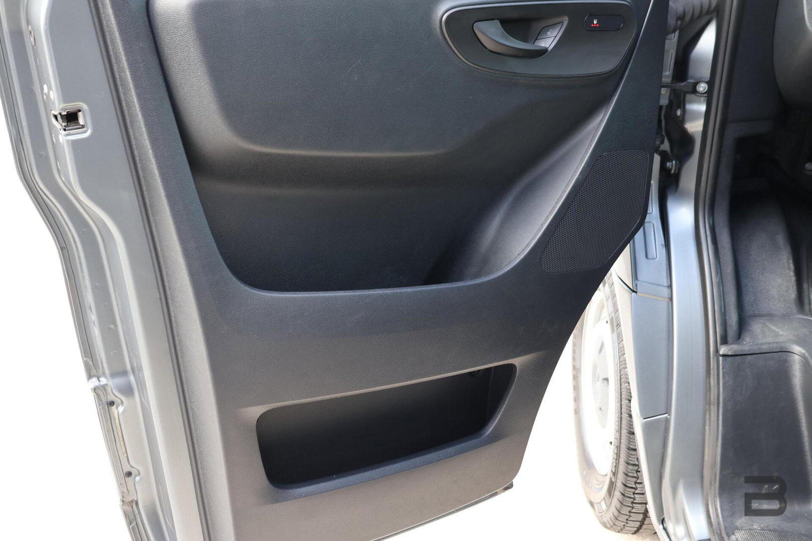 Mercedes-Benz Sprinter bestel 319 1.9 CDI L2H2 / LED / Geveerde Stoel / Groot Navi / Leer / Camera