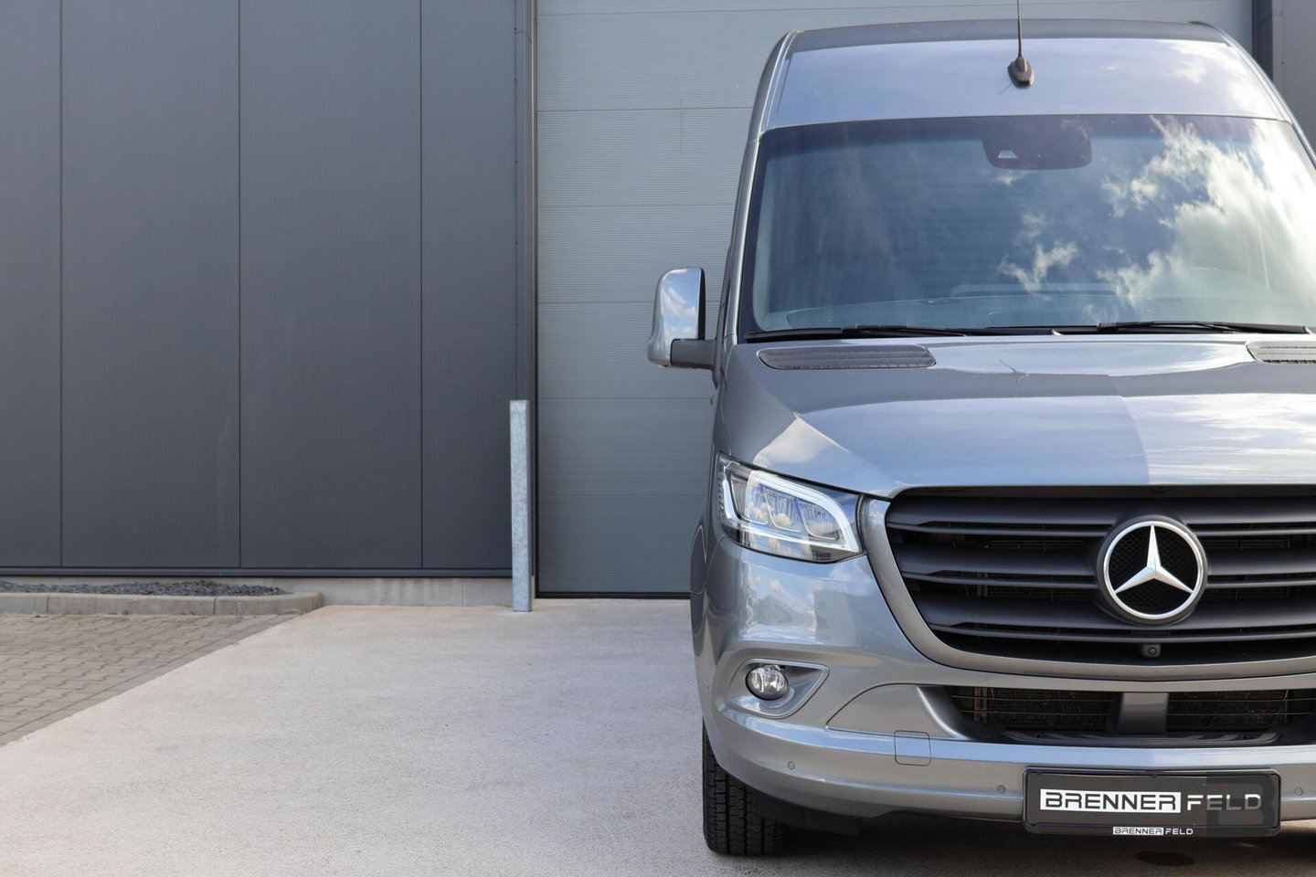 Mercedes-Benz Sprinter bestel 319 1.9 CDI L2H2 / LED / Geveerde Stoel / Groot Navi / Leer / Camera