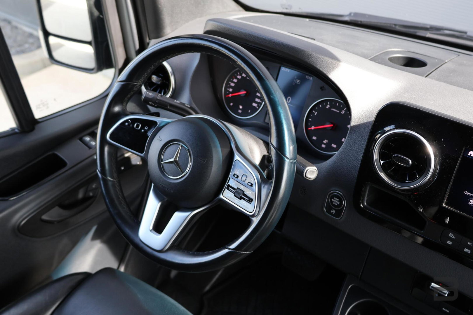Mercedes-Benz Sprinter bestel 319 1.9 CDI L2H2 / LED / Geveerde Stoel / Groot Navi / Leer / Camera