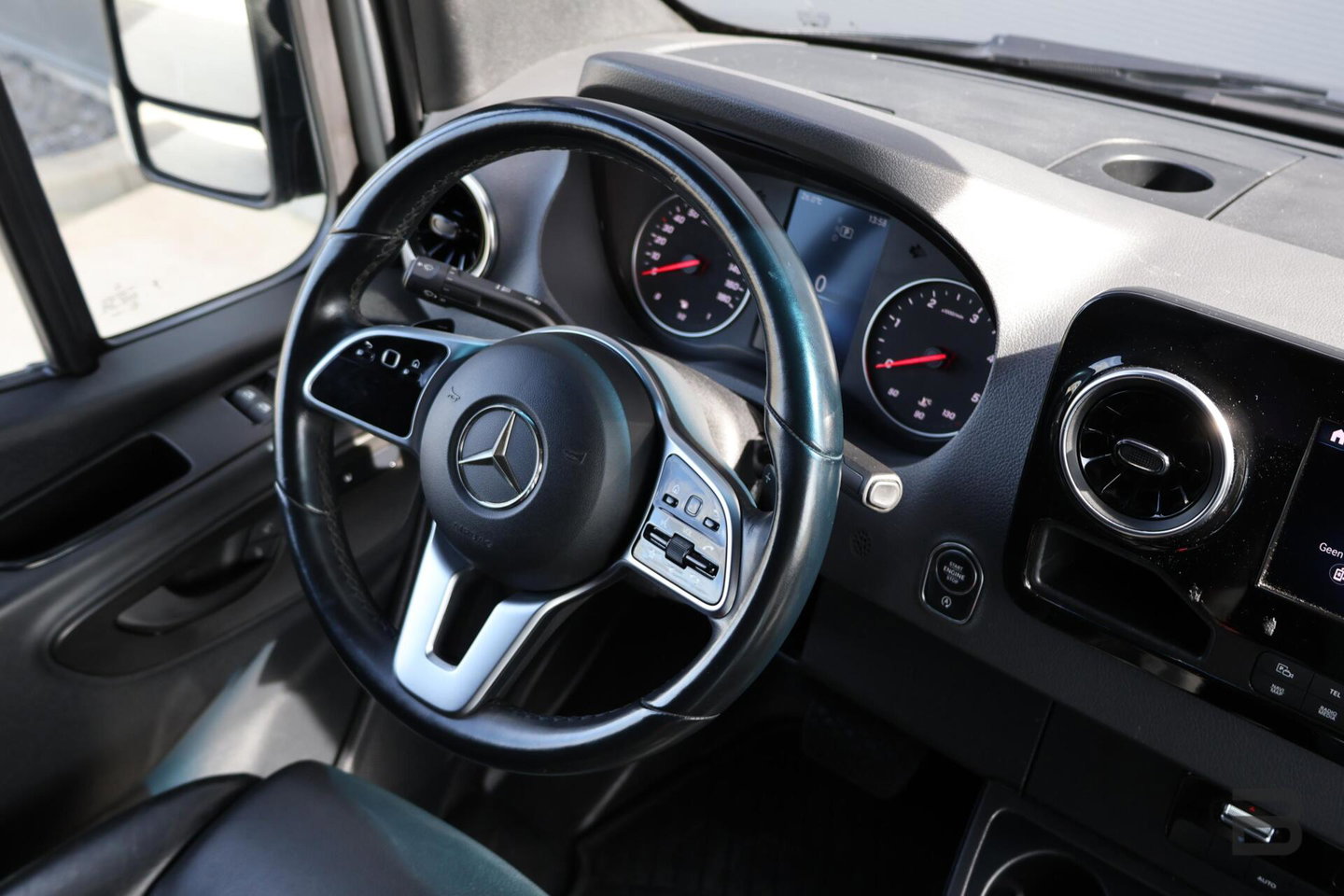 Mercedes-Benz Sprinter bestel 319 1.9 CDI L2H2 / LED / Geveerde Stoel / Groot Navi / Leer / Camera