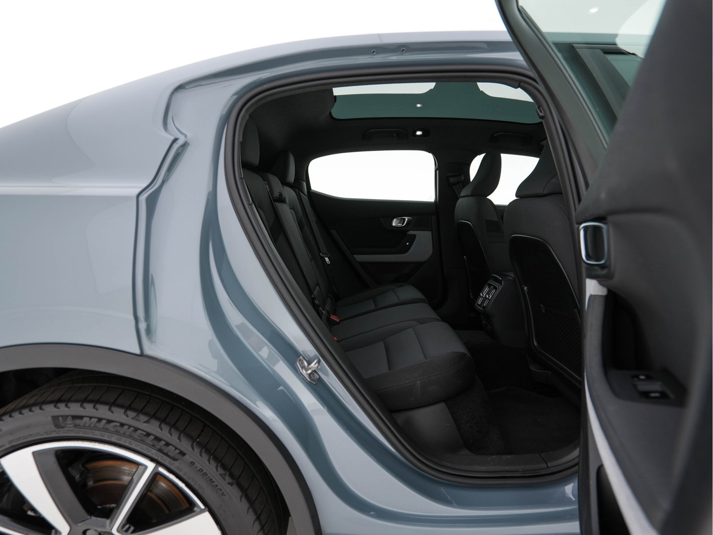 Polestar 2 Long Range Dual Motor 78 kWh [3-Fase-11kW] {SoH-88%} (INCL-BTW) Aut. *PANO | FULL-LED | HARMAN-KARDON | MEMORY-PACK | CAMERA | KEYLESS | LANE-ASSIST | DIGI-COCKPIT | CARPLAY | DAB+ | HEATED-COMFORTSEATS | CRUISE | TOWBAR | 20''ALU*