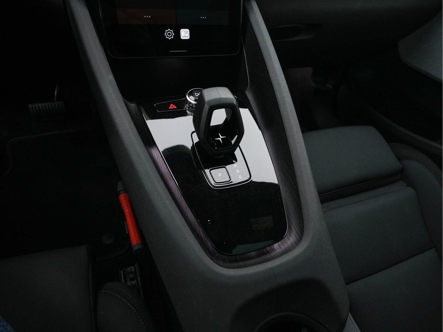 Polestar 2 Long Range Dual Motor 78 kWh [3-Fase-11kW] {SoH-88%} (INCL-BTW) Aut. *PANO | FULL-LED | HARMAN-KARDON | MEMORY-PACK | CAMERA | KEYLESS | LANE-ASSIST | DIGI-COCKPIT | CARPLAY | DAB+ | HEATED-COMFORTSEATS | CRUISE | TOWBAR | 20''ALU*