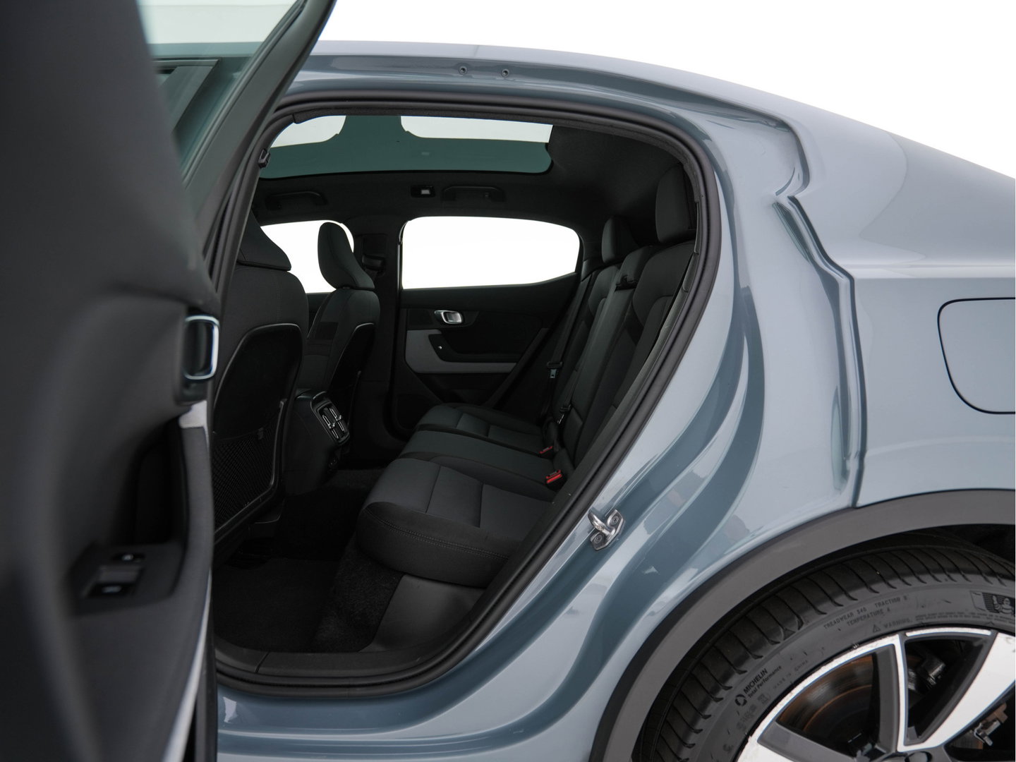 Polestar 2 Long Range Dual Motor 78 kWh [3-Fase-11kW] {SoH-88%} (INCL-BTW) Aut. *PANO | FULL-LED | HARMAN-KARDON | MEMORY-PACK | CAMERA | KEYLESS | LANE-ASSIST | DIGI-COCKPIT | CARPLAY | DAB+ | HEATED-COMFORTSEATS | CRUISE | TOWBAR | 20''ALU*