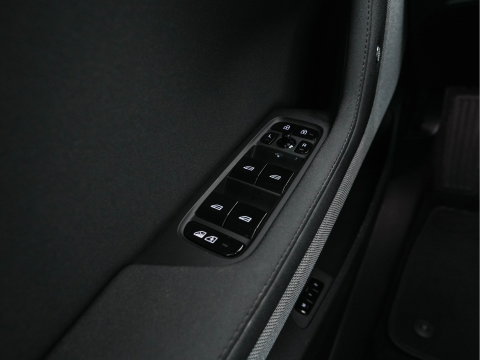 Polestar 2 Long Range Dual Motor 78 kWh [3-Fase-11kW] {SoH-88%} (INCL-BTW) Aut. *PANO | FULL-LED | HARMAN-KARDON | MEMORY-PACK | CAMERA | KEYLESS | LANE-ASSIST | DIGI-COCKPIT | CARPLAY | DAB+ | HEATED-COMFORTSEATS | CRUISE | TOWBAR | 20''ALU*