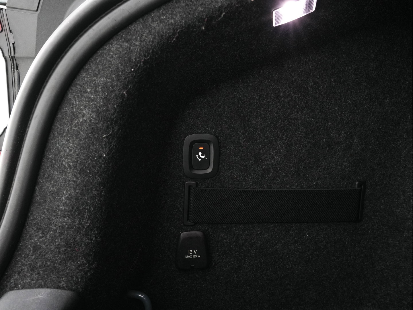 Polestar 2 Long Range Dual Motor 78 kWh [3-Fase-11kW] {SoH-88%} (INCL-BTW) Aut. *PANO | FULL-LED | HARMAN-KARDON | MEMORY-PACK | CAMERA | KEYLESS | LANE-ASSIST | DIGI-COCKPIT | CARPLAY | DAB+ | HEATED-COMFORTSEATS | CRUISE | TOWBAR | 20''ALU*