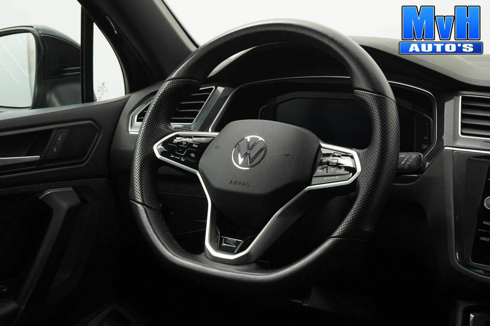 Volkswagen Tiguan 1.4 TSI PHEV R-Line|PANO|STOEL/STUUR.VERW|SOH94%