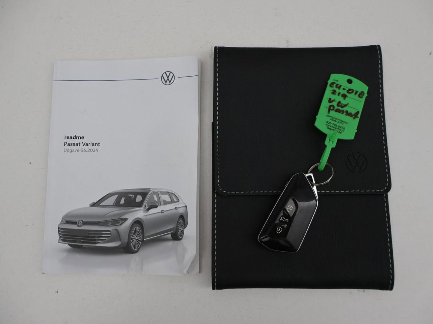 Volkswagen Passat Variant 1.5 eTSI MHEV Elegance | Leder/alcantara | Adaptive cruise | Head-up | Stuur/stoelverwarming | Camera | Park assist | Sfeerverlichting | Carplay