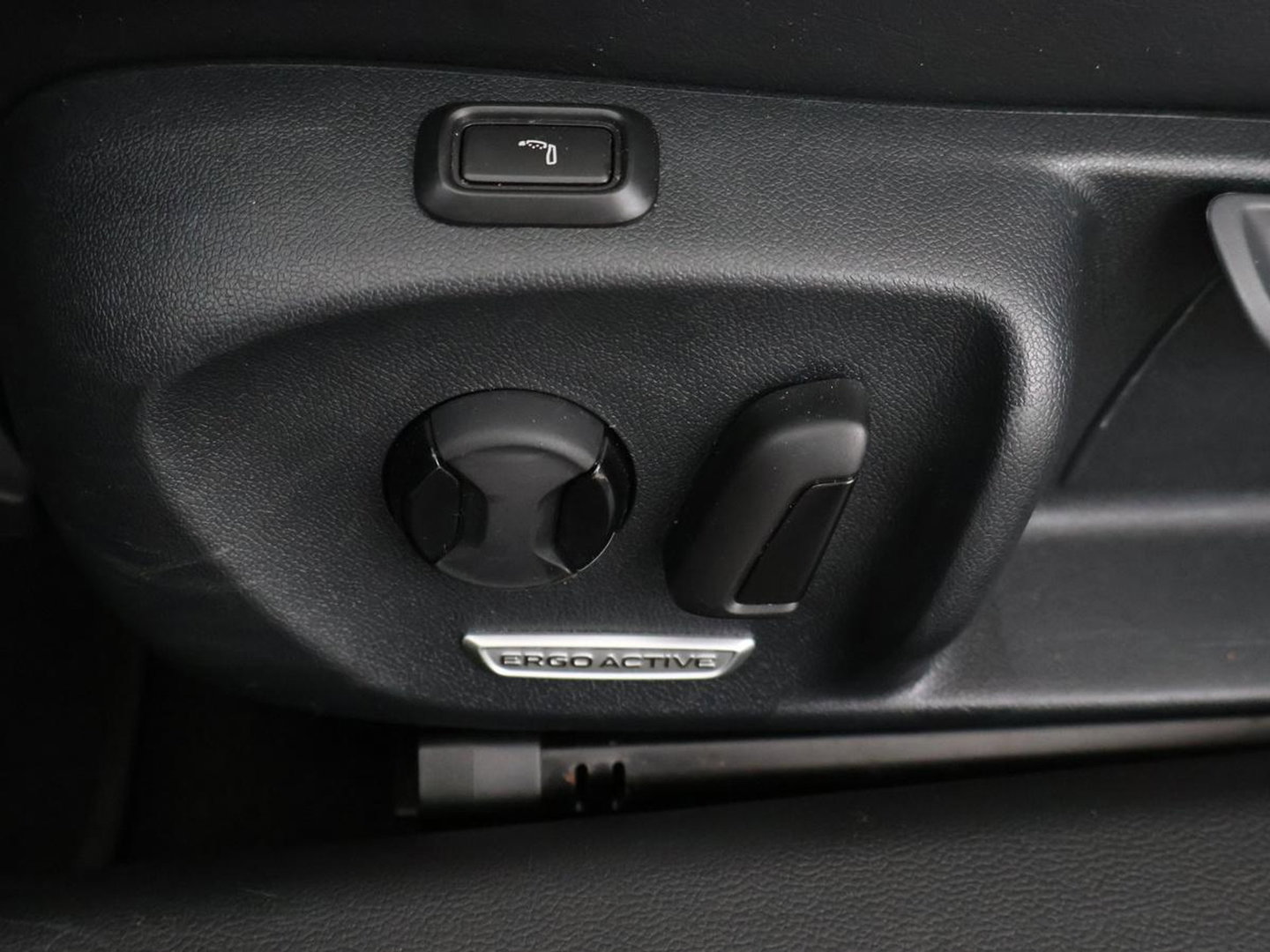 Volkswagen Passat Variant 1.5 eTSI MHEV Elegance | Leder/alcantara | Adaptive cruise | Head-up | Stuur/stoelverwarming | Camera | Park assist | Sfeerverlichting | Carplay