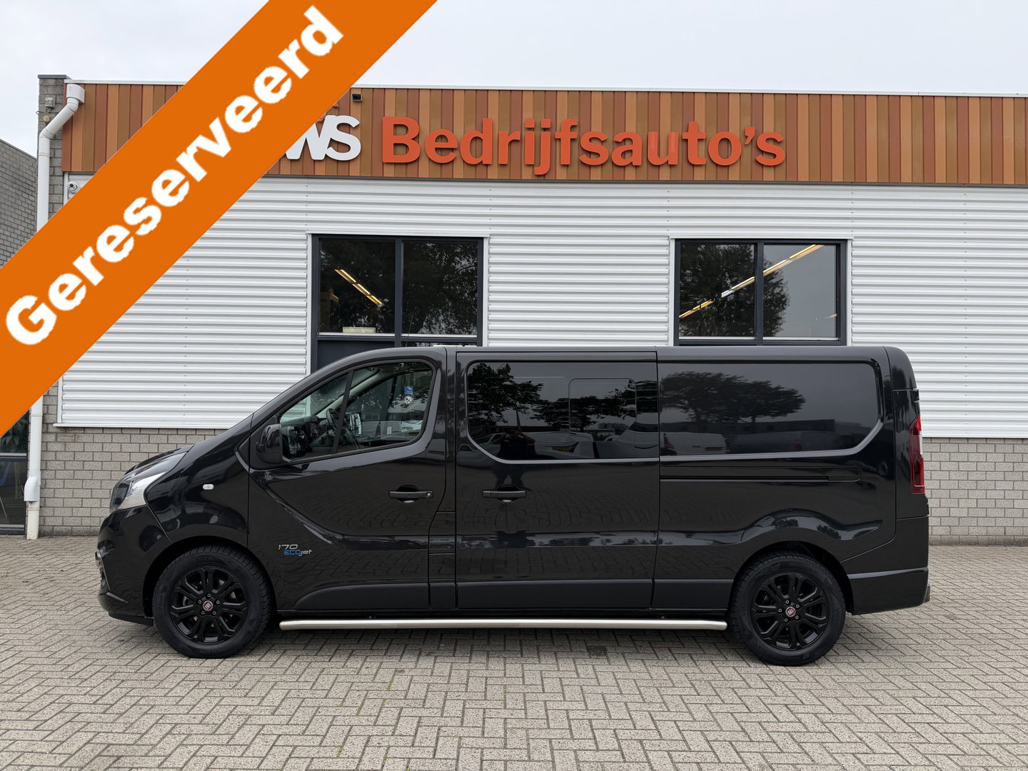 Fiat Talento 2.0 MultiJet automaat L2H1 SX DC 5 persoons / vaste prijs rijklaar € 19.950 ex btw / lease vanaf € 336 / zwart metallic / dubbele schuifdeur / trekhaak / airco / navi / camera !
