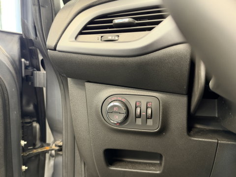 Opel Corsa 1.4 Favourite 5-Drs. Airco CruiseControl Navigatie