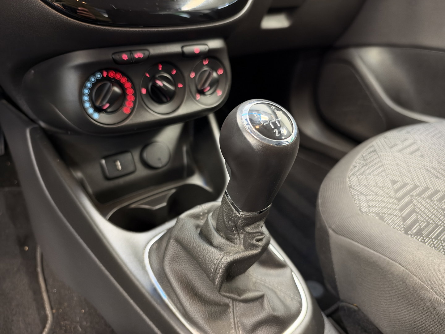 Opel Corsa 1.4 Favourite 5-Drs. Airco CruiseControl Navigatie