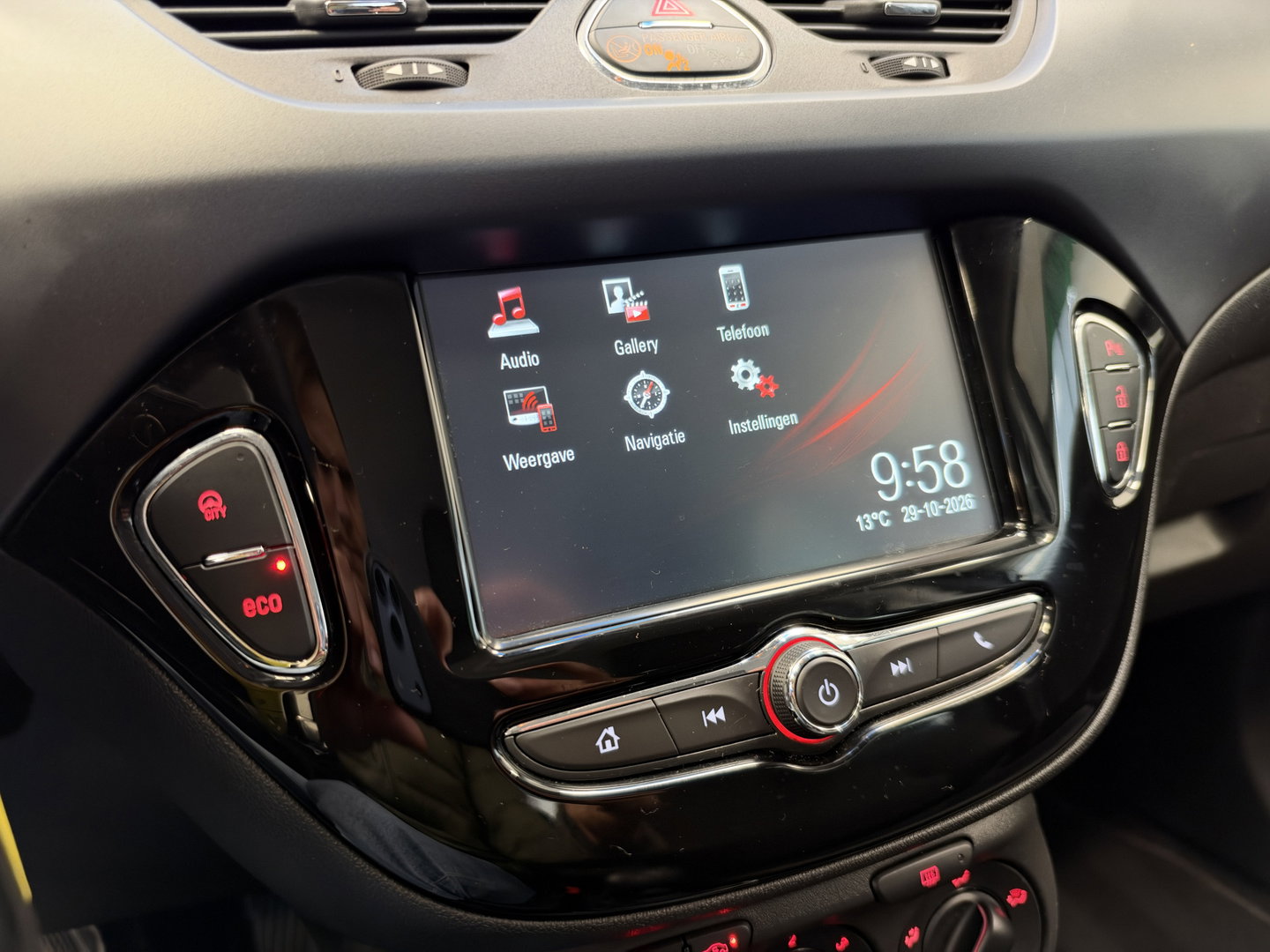 Opel Corsa 1.4 Favourite 5-Drs. Airco CruiseControl Navigatie
