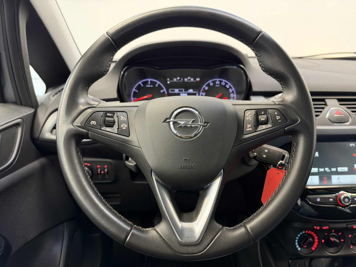 Opel Corsa 1.4 Favourite 5-Drs. Airco CruiseControl Navigatie