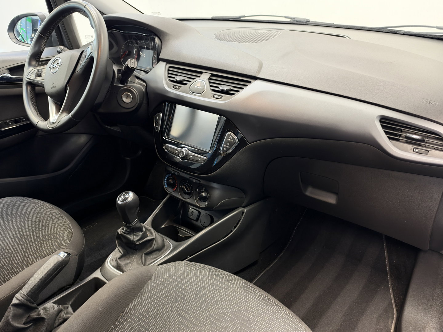Opel Corsa 1.4 Favourite 5-Drs. Airco CruiseControl Navigatie