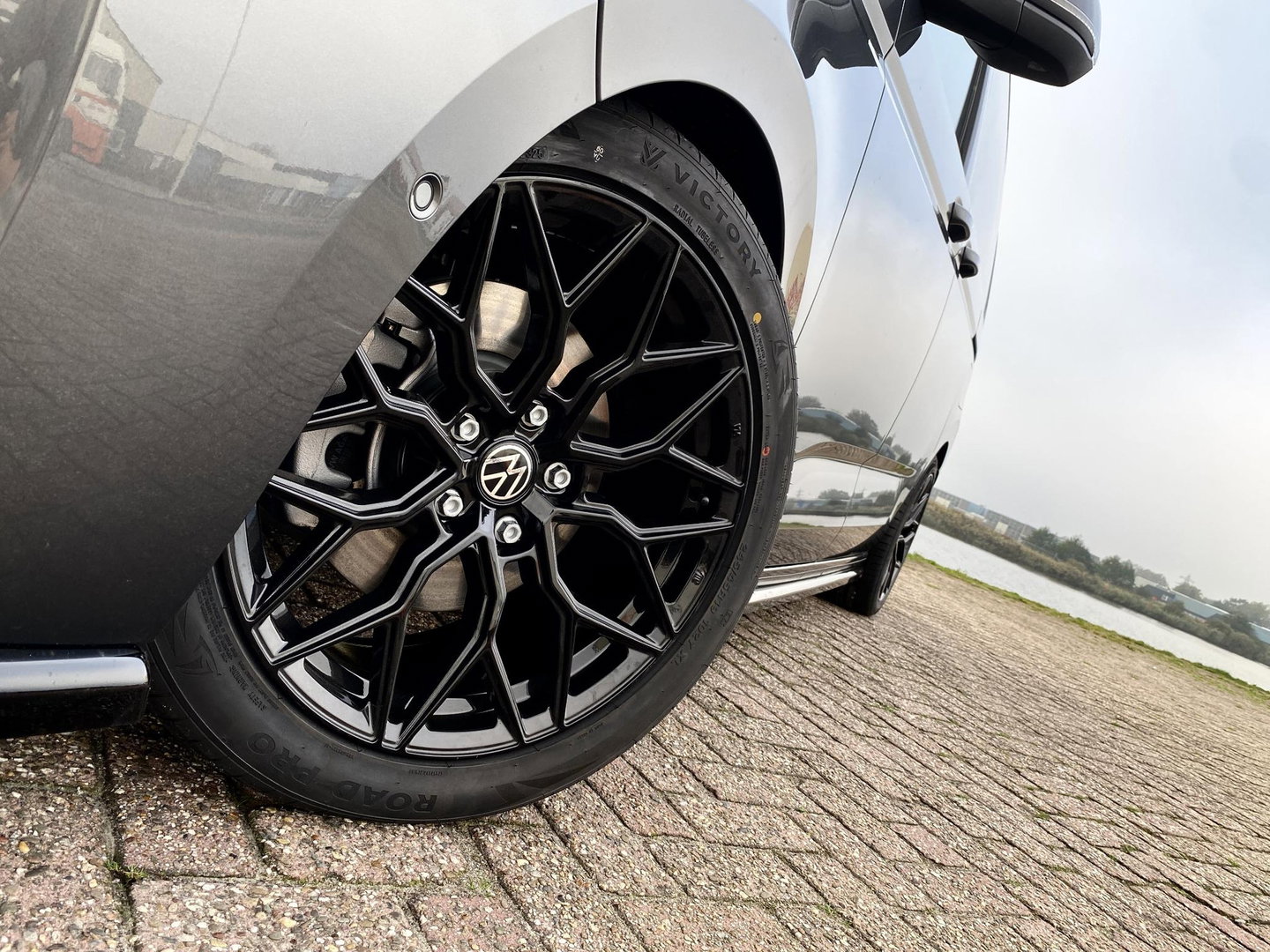 Volkswagen Multivan 1.5 eHybrid Bulli Edition 4Motion | PANO | BODYKIT | 7P | NIEUW | 4x4