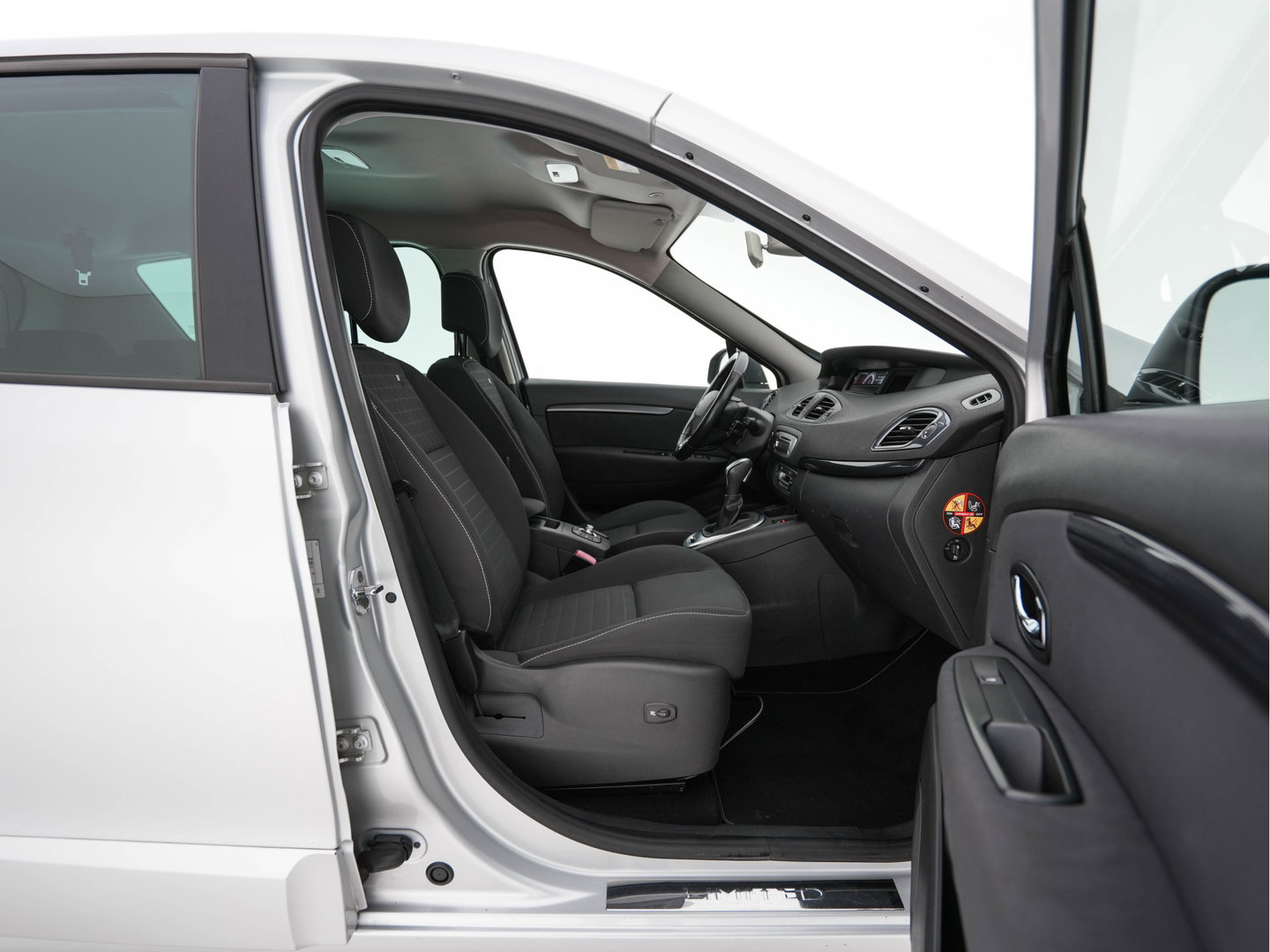 Renault Scénic 1.5 dCi Limited Aut. *DIGI-COCKPIT | NAVI-FULLMAP | HEATED-COMFORTSEATS | KEYLESS | PRIVACY-GLASS | ECC | PDC | 16''ALU*