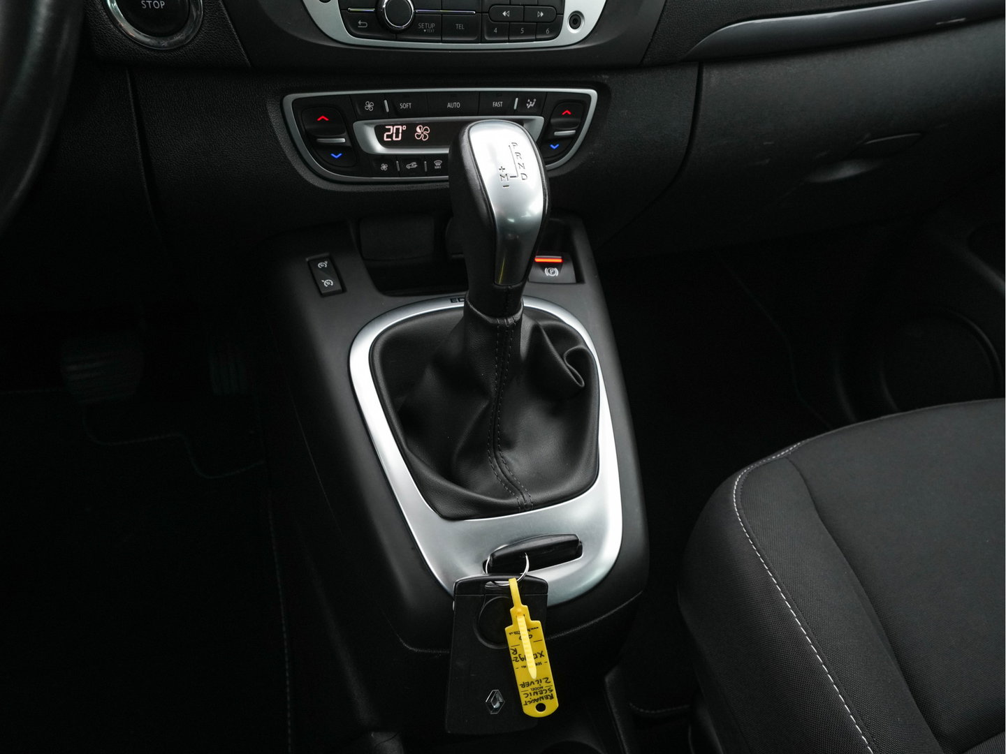 Renault Scénic 1.5 dCi Limited Aut. *DIGI-COCKPIT | NAVI-FULLMAP | HEATED-COMFORTSEATS | KEYLESS | PRIVACY-GLASS | ECC | PDC | 16''ALU*