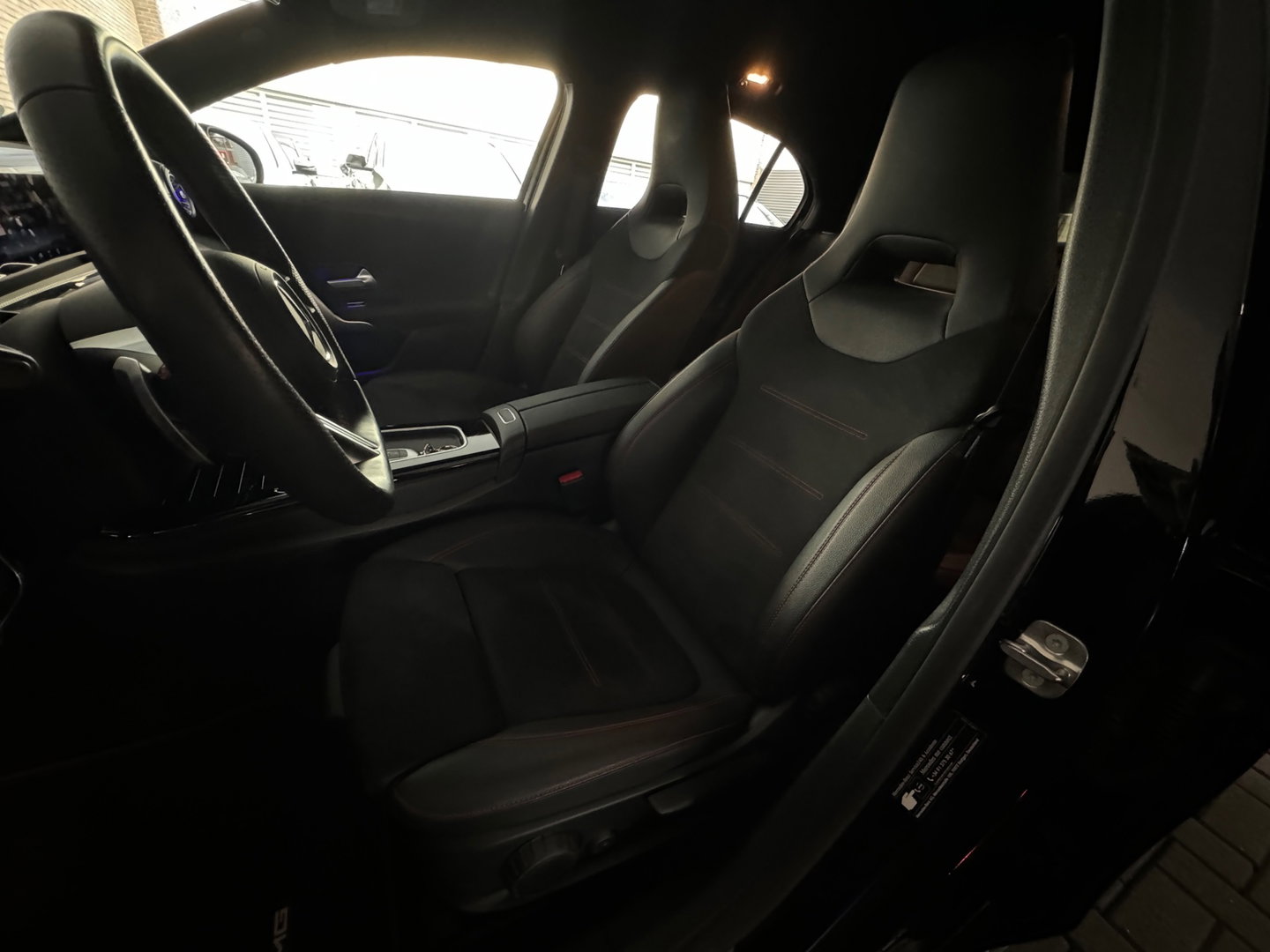 Mercedes-Benz A-Klasse 180 AMG Stoelverwarming|Camera|Sfeerverlichting