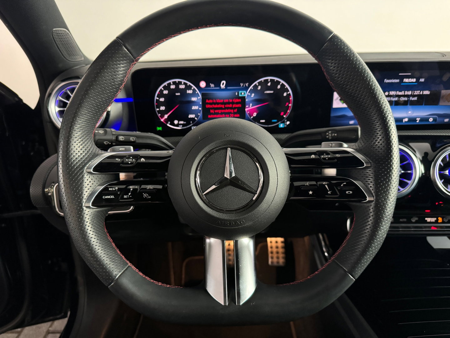 Mercedes-Benz A-Klasse 180 AMG Stoelverwarming|Camera|Sfeerverlichting