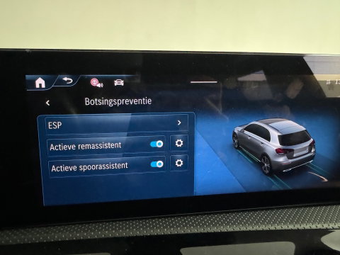 Mercedes-Benz A-Klasse 180 AMG Stoelverwarming|Camera|Sfeerverlichting