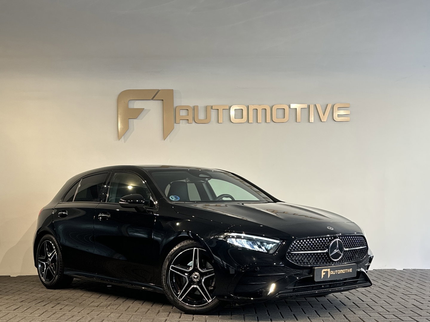 Mercedes-Benz A-Klasse 180 AMG Stoelverwarming|Camera|Sfeerverlichting