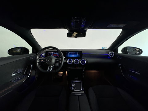 Mercedes-Benz A-Klasse 180 AMG Stoelverwarming|Camera|Sfeerverlichting