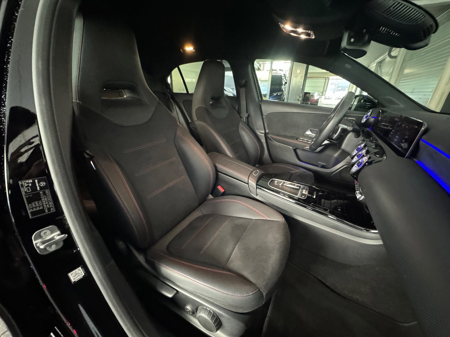 Mercedes-Benz A-Klasse 180 AMG Stoelverwarming|Camera|Sfeerverlichting