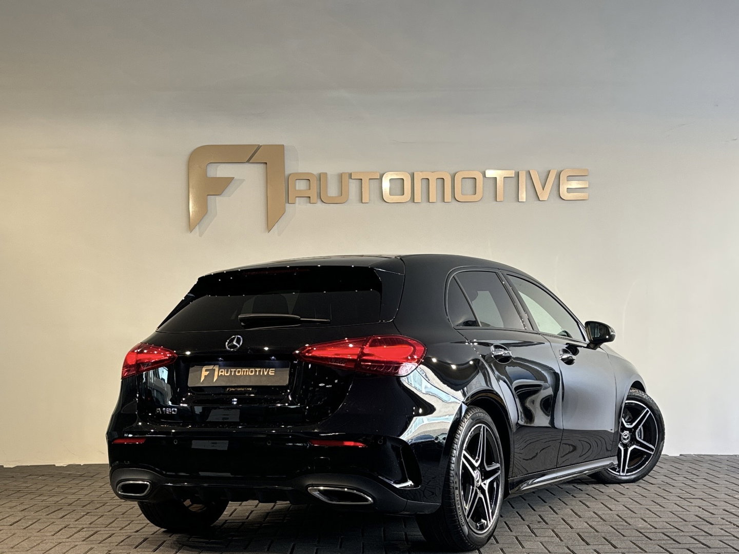 Mercedes-Benz A-Klasse 180 AMG Stoelverwarming|Camera|Sfeerverlichting
