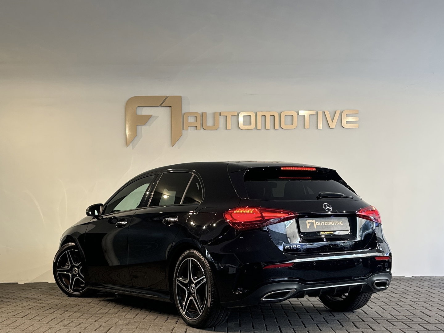Mercedes-Benz A-Klasse 180 AMG Stoelverwarming|Camera|Sfeerverlichting