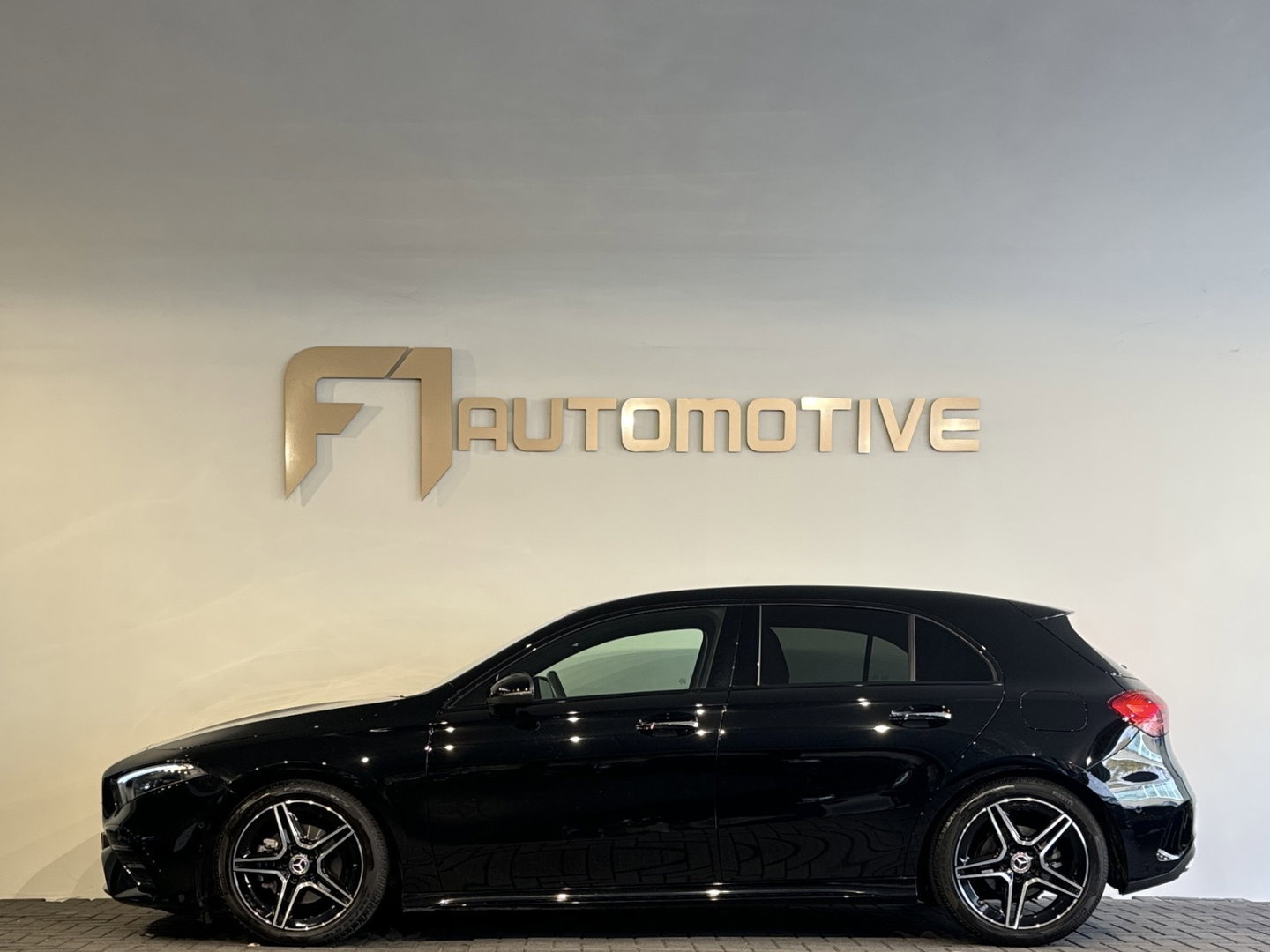 Mercedes-Benz A-Klasse 180 AMG Stoelverwarming|Camera|Sfeerverlichting
