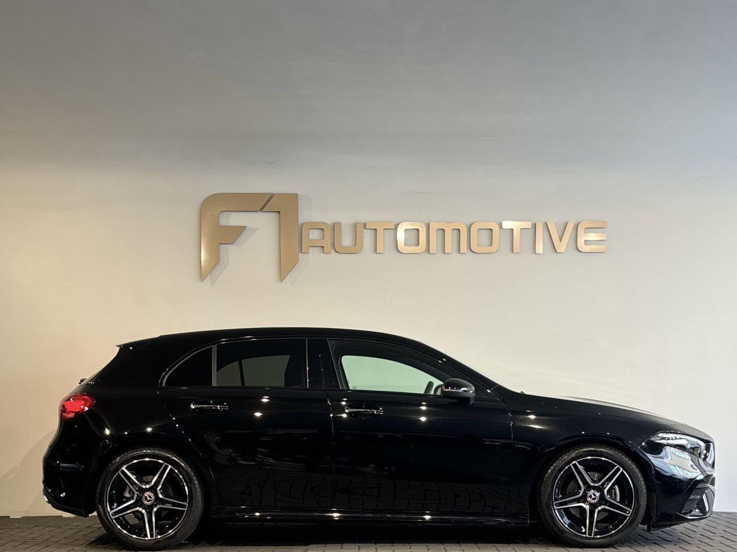 Mercedes-Benz A-Klasse 180 AMG Stoelverwarming|Camera|Sfeerverlichting