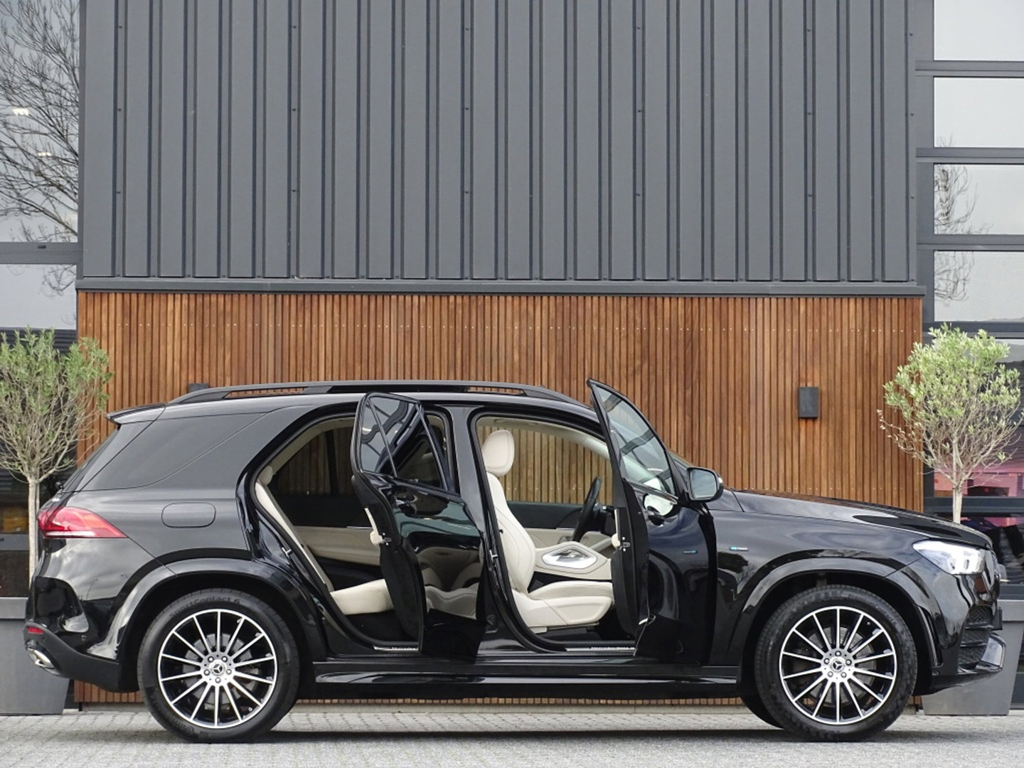 Mercedes-Benz GLE 350e 333PK 4-Matic AMG / panorama / Burmester / LED