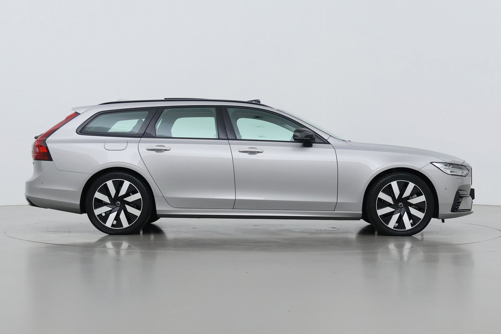 Volvo V90 T6 Ultra Dark | Panoramadak | Trekhaak | 360-camera | Head-Up | Harman/Kardon