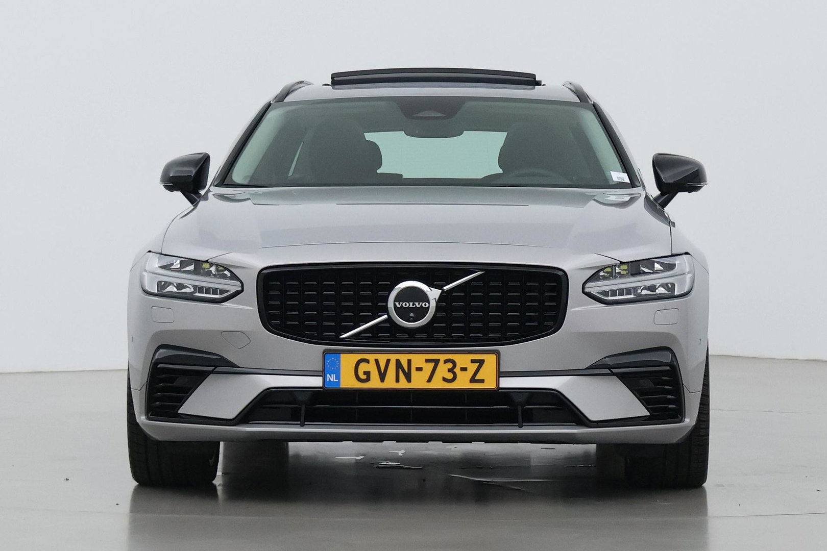 Volvo V90 T6 Ultra Dark | Panoramadak | Trekhaak | 360-camera | Head-Up | Harman/Kardon