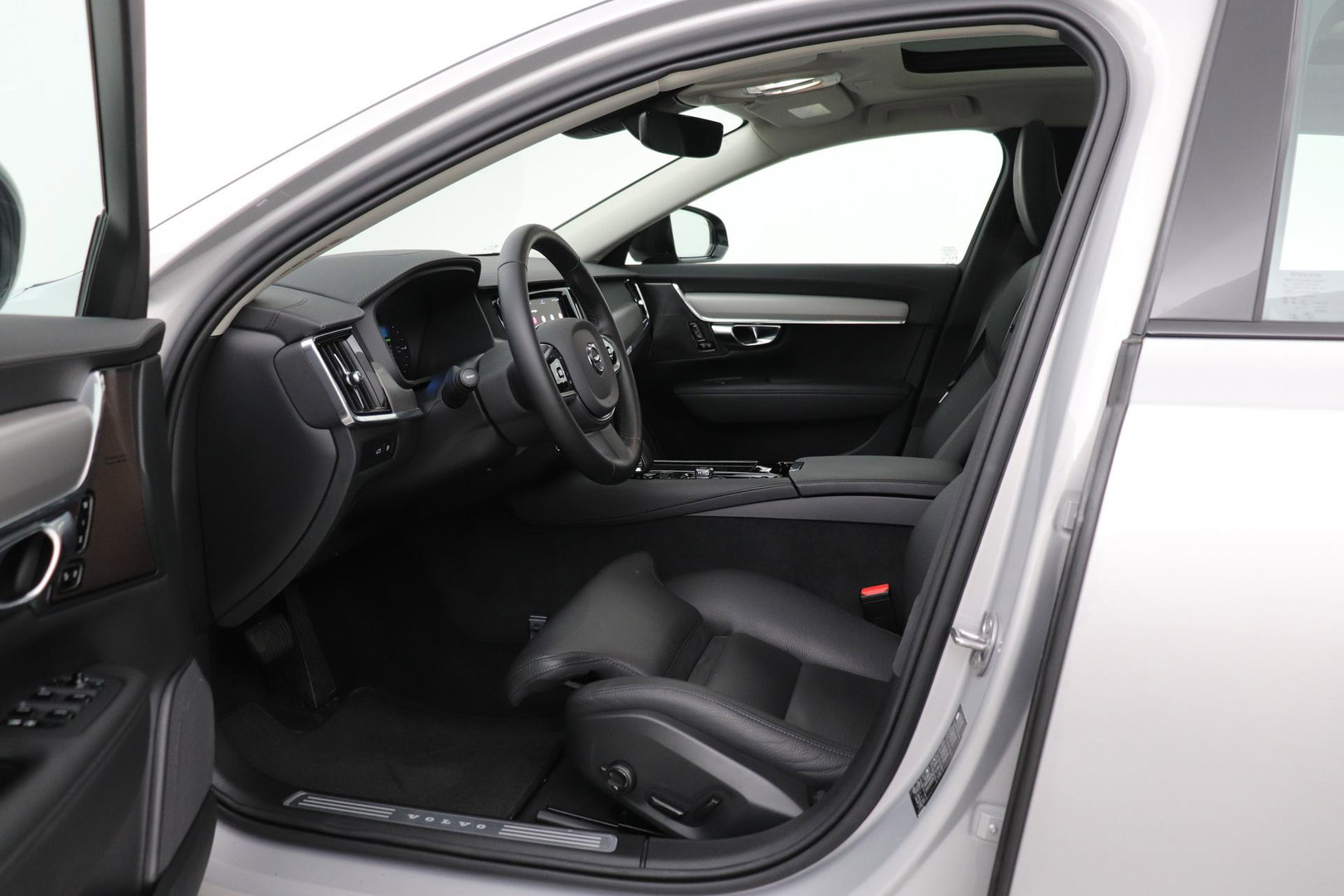 Volvo V90 T6 Ultra Dark | Panoramadak | Trekhaak | 360-camera | Head-Up | Harman/Kardon